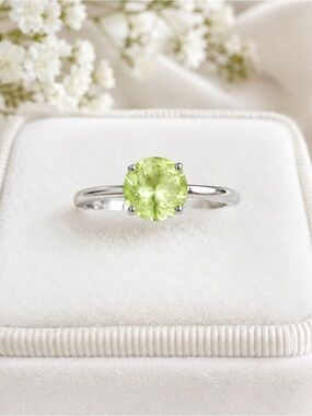 10K White Gold Genuine Peridot Solitaire Ring Size 6.25 - August Birthstone